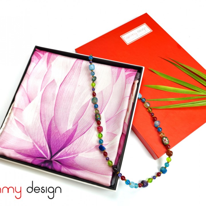 Necklace designed with colorful agates 